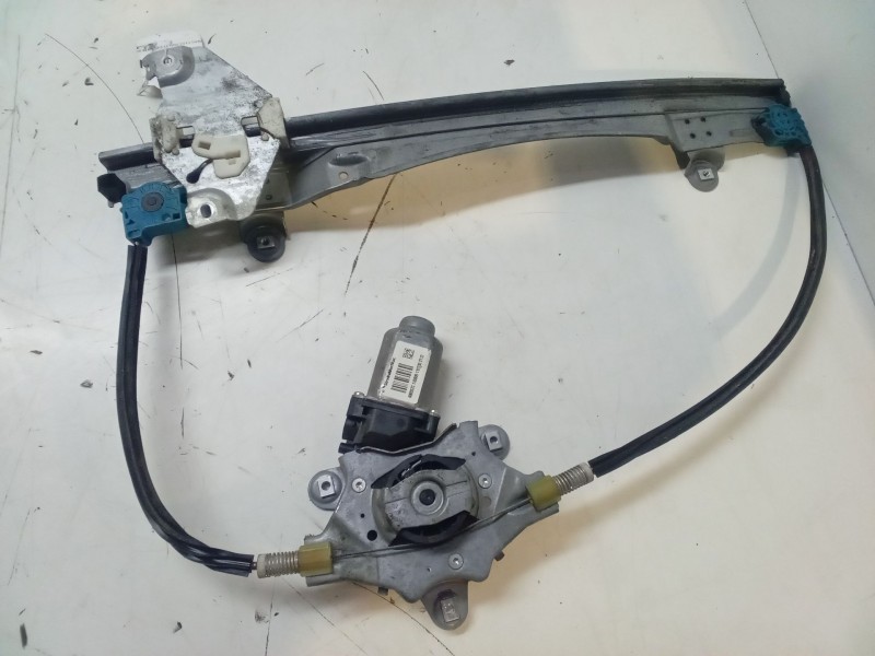 Recambio de elevalunas electrico delantero izquierdo para renault twingo ii (cn0_) 1.2 16v (cn0k, cn0v) referencia OEM IAM L1193