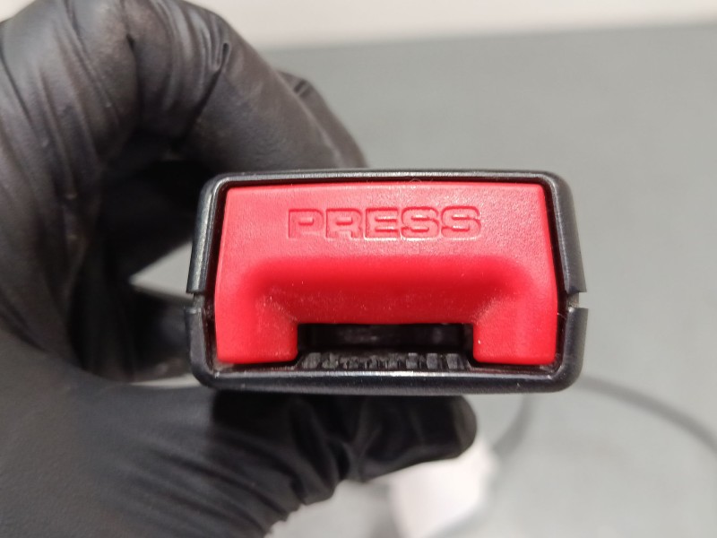 Recambio de anclaje cinturon delantero izquierdo para skoda fabia ii (542) 1.2 referencia OEM IAM   