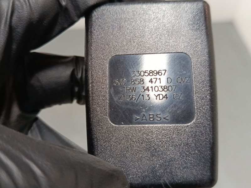 Recambio de anclaje cinturon delantero izquierdo para skoda fabia ii (542) 1.2 referencia OEM IAM   