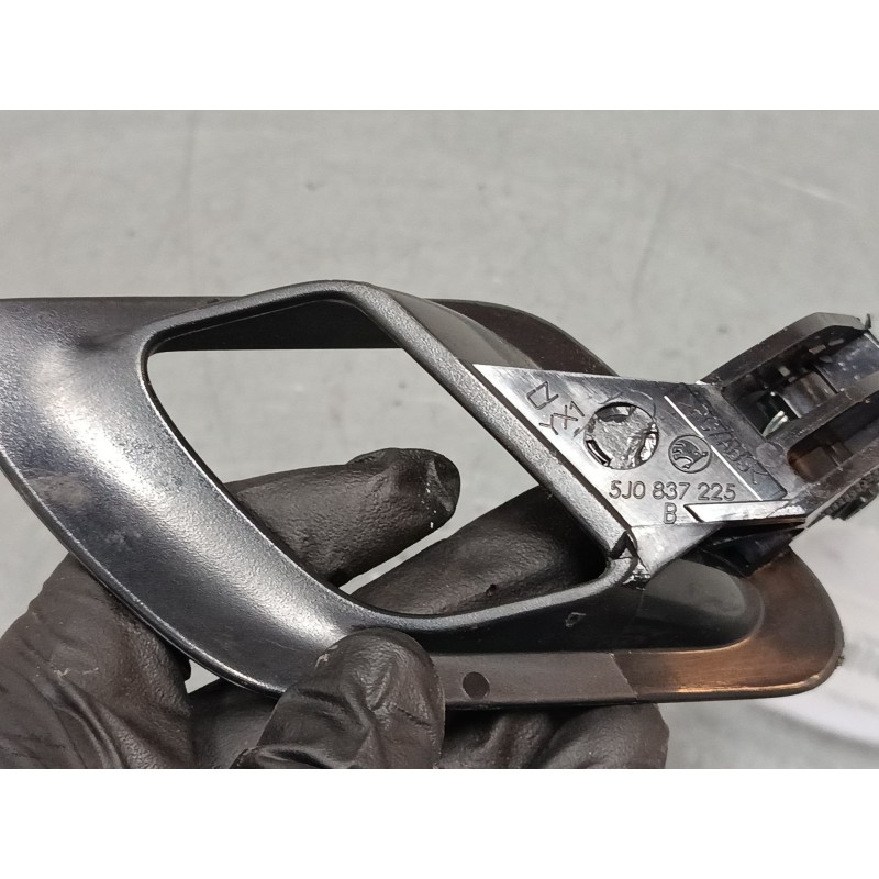 Recambio de maneta interior puerta delantera izquierda para skoda fabia ii (542) 1.2 referencia OEM IAM 5J0837225  