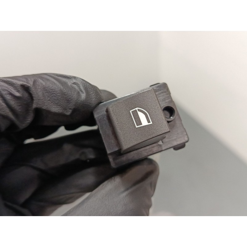 Recambio de mando elevalunas trasero derecho para bmw 7 (e65, e66, e67) 730 i, li referencia OEM IAM 8379597  