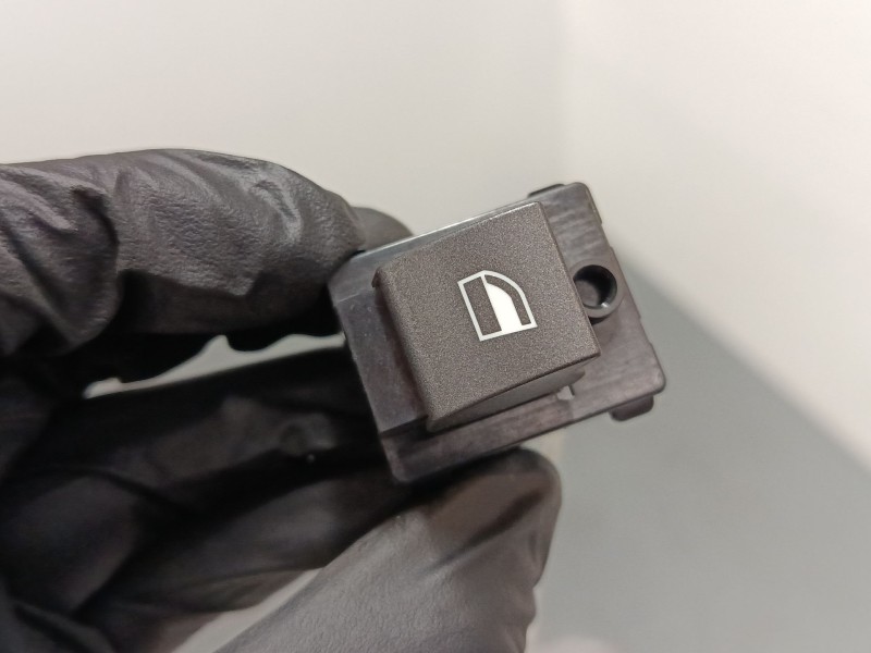 Recambio de mando elevalunas trasero derecho para bmw 7 (e65, e66, e67) 730 i, li referencia OEM IAM 8379597  