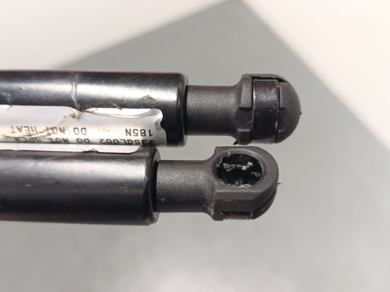 Recambio de amortiguadores capo para lexus is ii (_e2_) 220d (ale20) referencia OEM IAM 23SGL002  