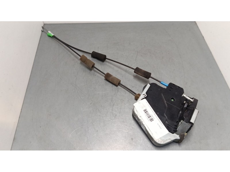 Recambio de cerradura puerta trasera derecha para lexus is ii (_e2_) 220d (ale20) referencia OEM IAM 6905053040  