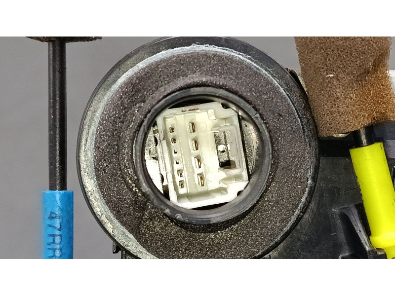 Recambio de cerradura puerta trasera derecha para lexus is ii (_e2_) 220d (ale20) referencia OEM IAM 6905053040  