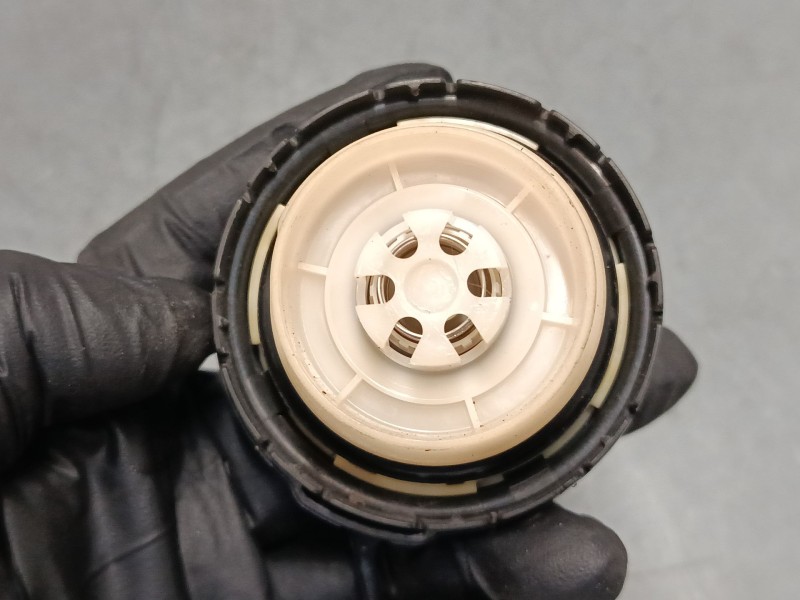 Recambio de tapa exterior combustible para lexus is ii (_e2_) 220d (ale20) referencia OEM IAM 7735053050  