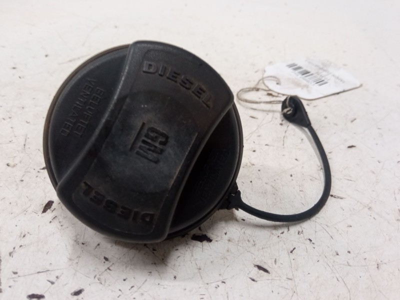 Recambio de tapon combustible para opel combo tour 1.3 cdti 16v referencia OEM IAM   