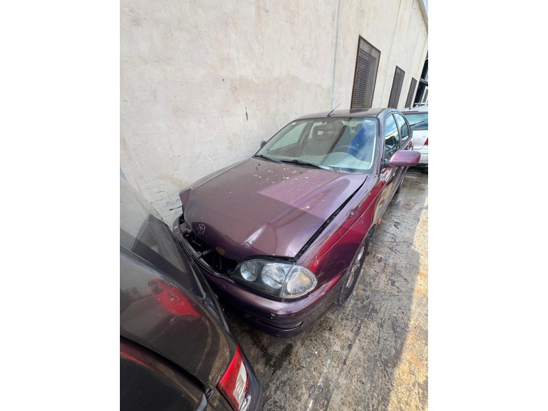 toyota avensis liftback (_t22_) del año 2000