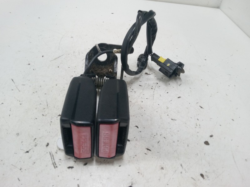 Recambio de anclaje cinturon trasero derecho para peugeot 207/207+ (wa_, wc_) 1.6 hdi referencia OEM IAM   