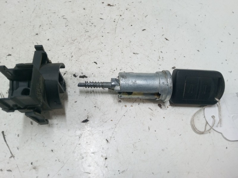 Recambio de clausor para opel combo tour 1.3 cdti 16v referencia OEM IAM 90589314  