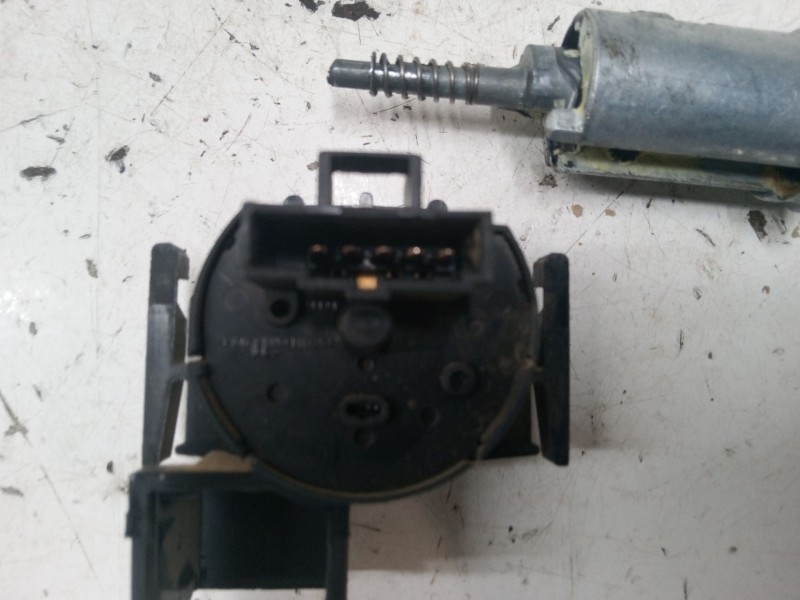 Recambio de clausor para opel combo tour 1.3 cdti 16v referencia OEM IAM 90589314  