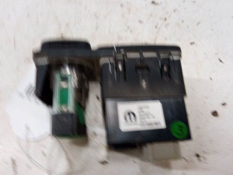 Recambio de conector usb / aux para jeep renegade suv (bu, b1, bv) 1.6 crd referencia OEM IAM 735604055  