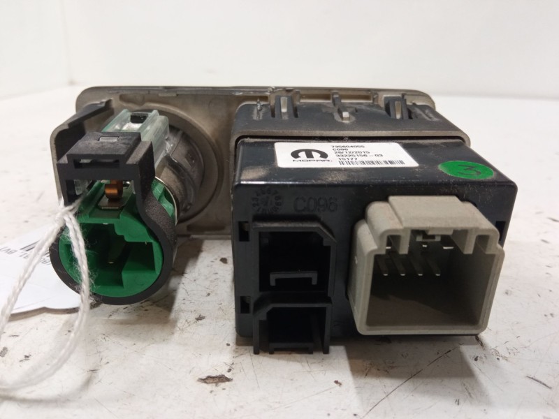 Recambio de conector usb / aux para jeep renegade suv (bu, b1, bv) 1.6 crd referencia OEM IAM 735604055  