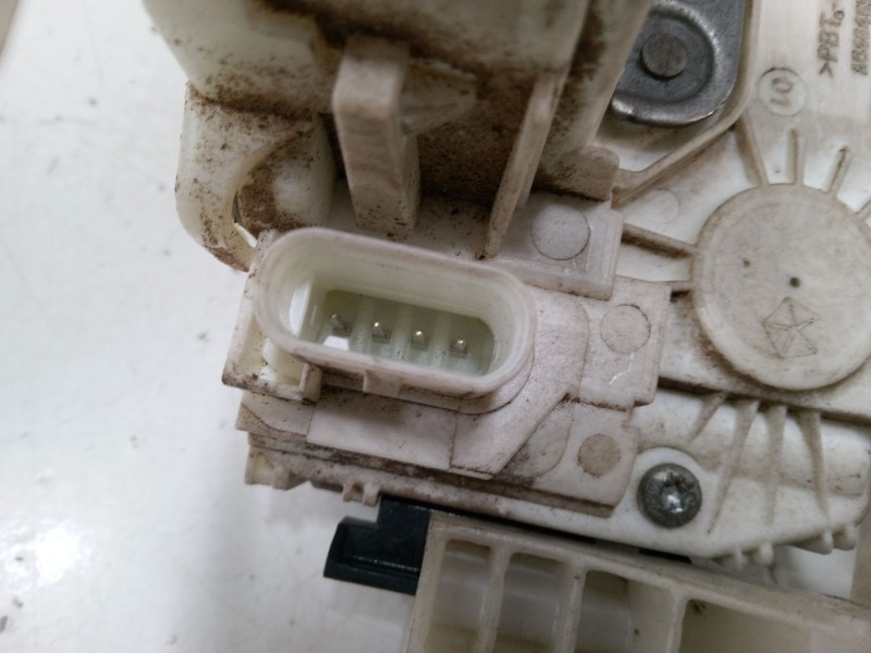 Recambio de cerradura puerta trasera derecha para jeep renegade suv (bu, b1, bv) 1.6 crd referencia OEM IAM 52028384  