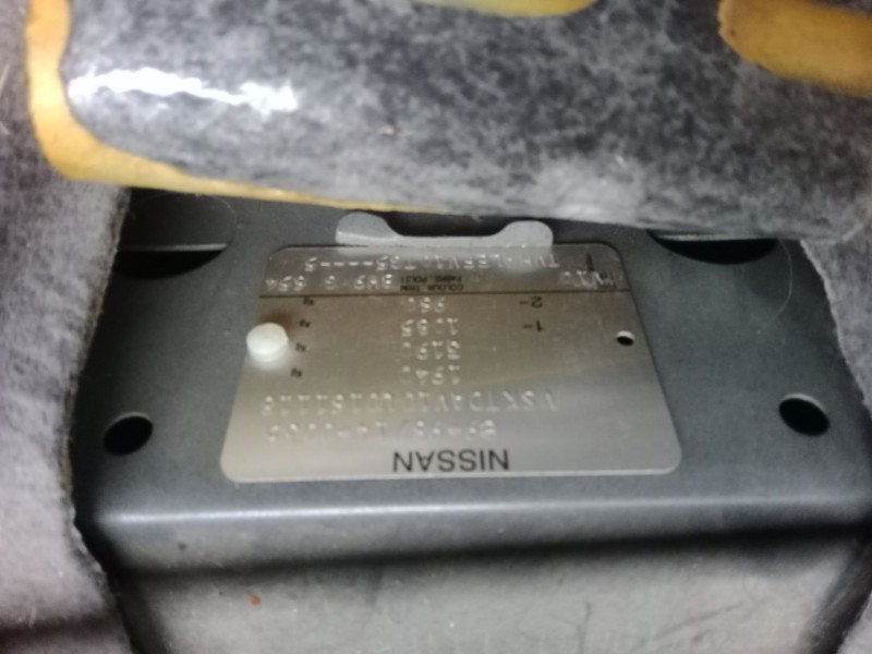 nissan almera tino (v10) del año 2004