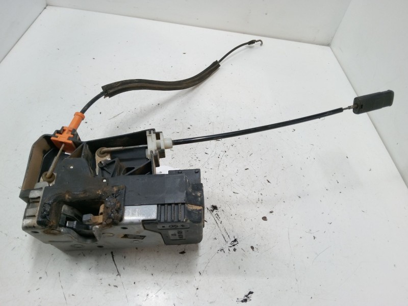 Recambio de cerradura puerta delantera derecha para opel combo tour 1.3 cdti 16v referencia OEM IAM 13154792  