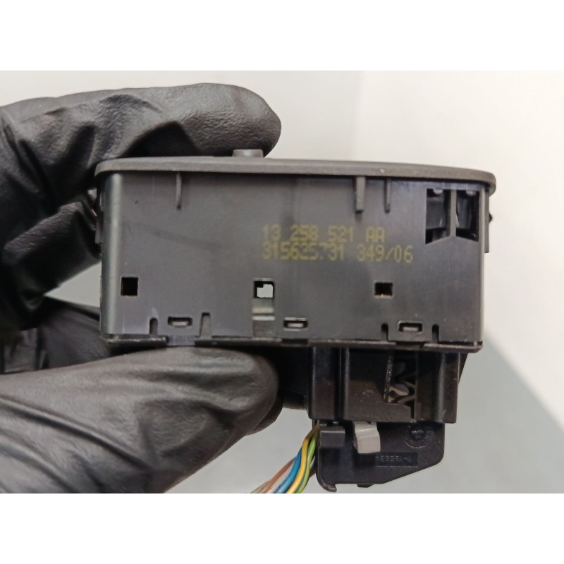 Recambio de mando elevalunas delantero izquierdo para opel corsa d (s07) 1.4 (l08, l68) referencia OEM IAM 13258521AA  