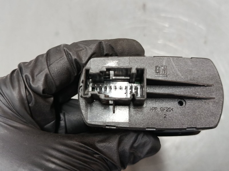 Recambio de mando elevalunas delantero izquierdo para opel corsa d (s07) 1.4 (l08, l68) referencia OEM IAM 13258521AA  