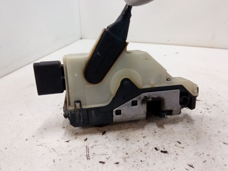 Recambio de cerradura puerta delantera derecha para citroën c4 ii (nc_) 1.6 hdi 90 referencia OEM IAM   