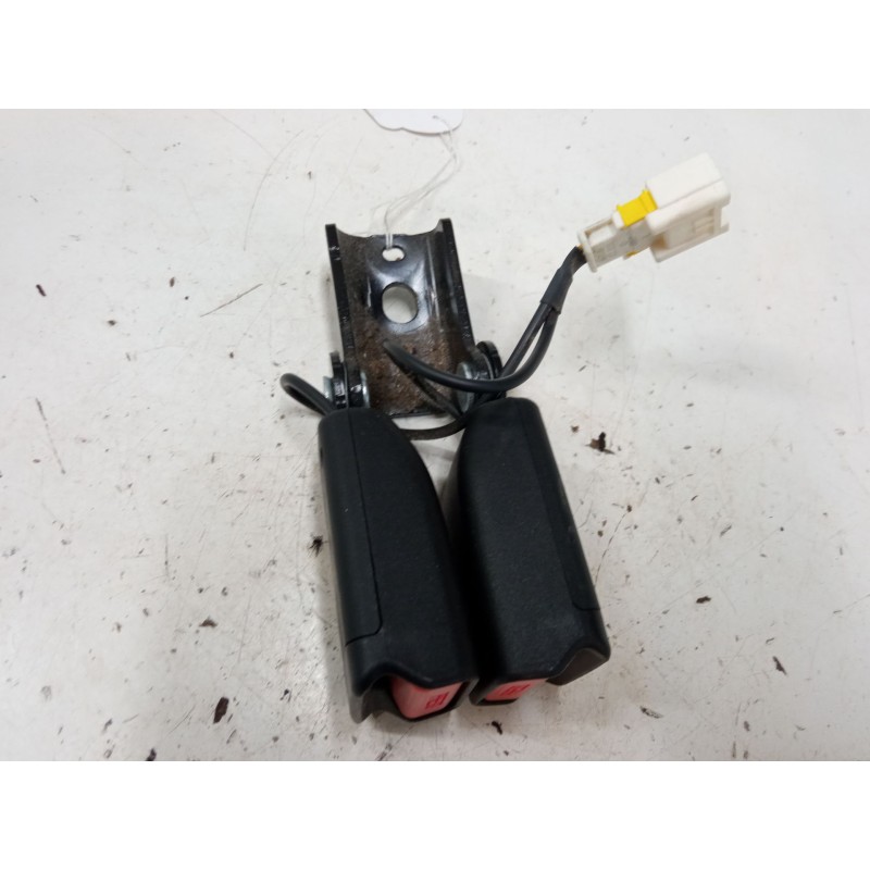 Recambio de anclaje cinturon trasero izquierdo para citroën c4 ii (nc_) 1.6 hdi 90 referencia OEM IAM 96737609XT  