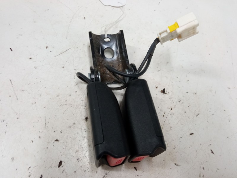 Recambio de anclaje cinturon trasero izquierdo para citroën c4 ii (nc_) 1.6 hdi 90 referencia OEM IAM 96737609XT  