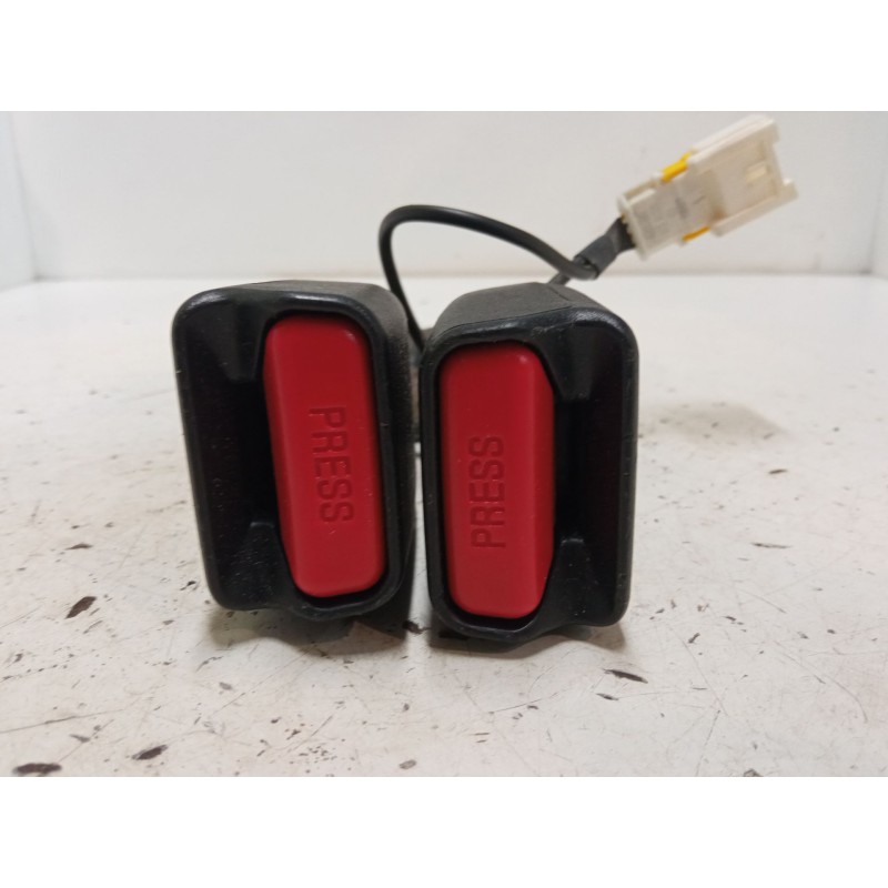 Recambio de anclaje cinturon trasero izquierdo para citroën c4 ii (nc_) 1.6 hdi 90 referencia OEM IAM 96737609XT  