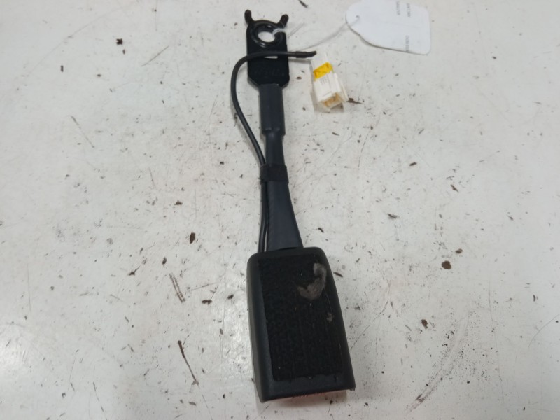 Recambio de anclaje cinturon delantero izquierdo para citroën c4 ii (nc_) 1.6 hdi 90 referencia OEM IAM 96748384XT  