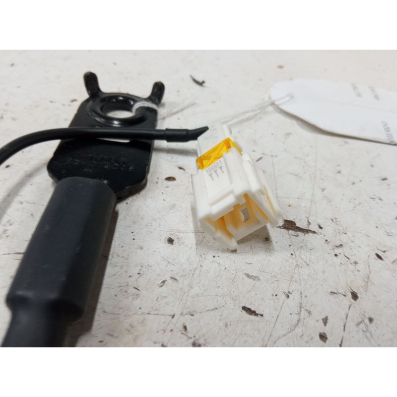 Recambio de anclaje cinturon delantero izquierdo para citroën c4 ii (nc_) 1.6 hdi 90 referencia OEM IAM 96748384XT  