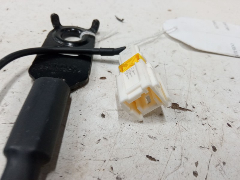 Recambio de anclaje cinturon delantero izquierdo para citroën c4 ii (nc_) 1.6 hdi 90 referencia OEM IAM 96748384XT  