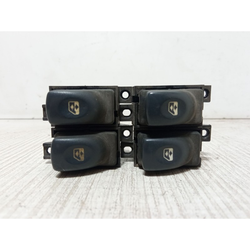 Recambio de mando elevalunas delantero izquierdo para renault laguna i (b56_, 556_) 1.9 dti (b56j) referencia OEM IAM   