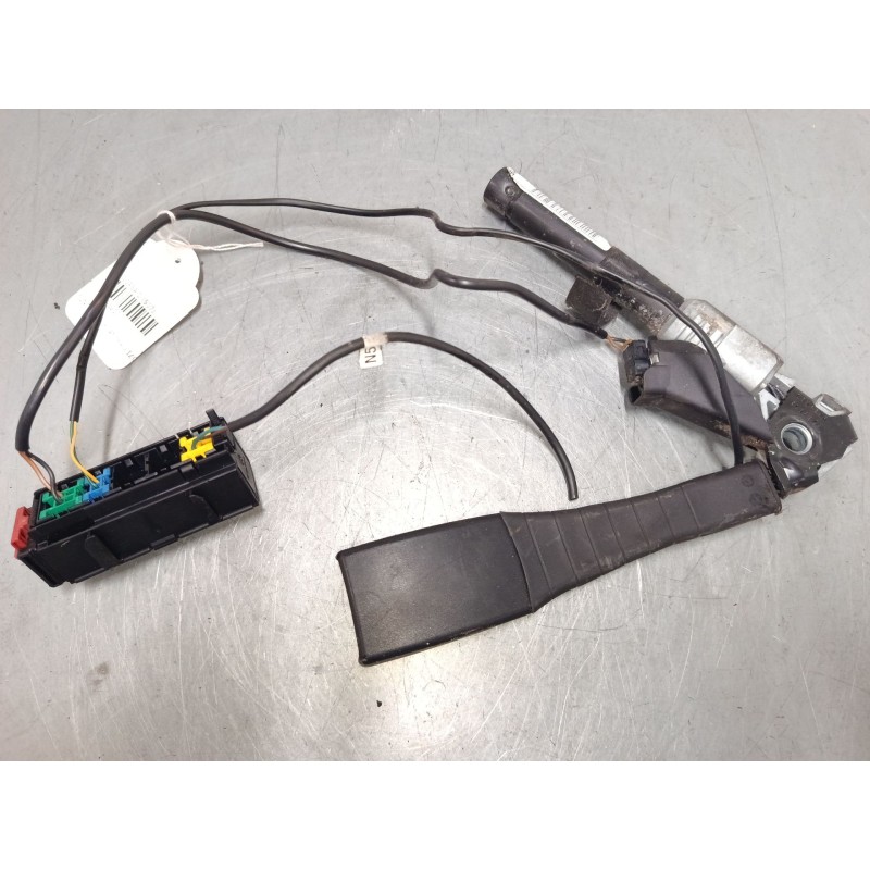 Recambio de anclaje cinturon delantero izquierdo para opel corsa d (s07) 1.4 (l08, l68) referencia OEM IAM   