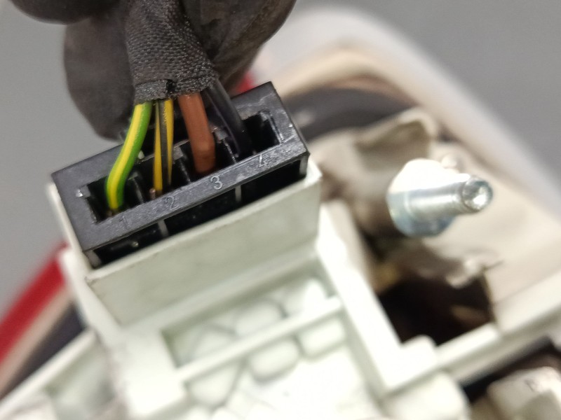 Recambio de piloto trasero porton izquierdo para bmw 3 (e90) 320 d referencia OEM IAM 6937459  