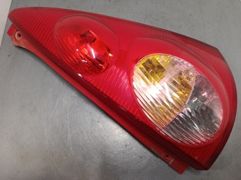 Recambio de piloto trasero derecho para peugeot 107 (pm_, pn_) 1.0 referencia OEM IAM 8155004040  