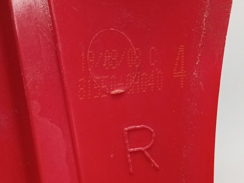 Recambio de piloto trasero derecho para peugeot 107 (pm_, pn_) 1.0 referencia OEM IAM 8155004040  