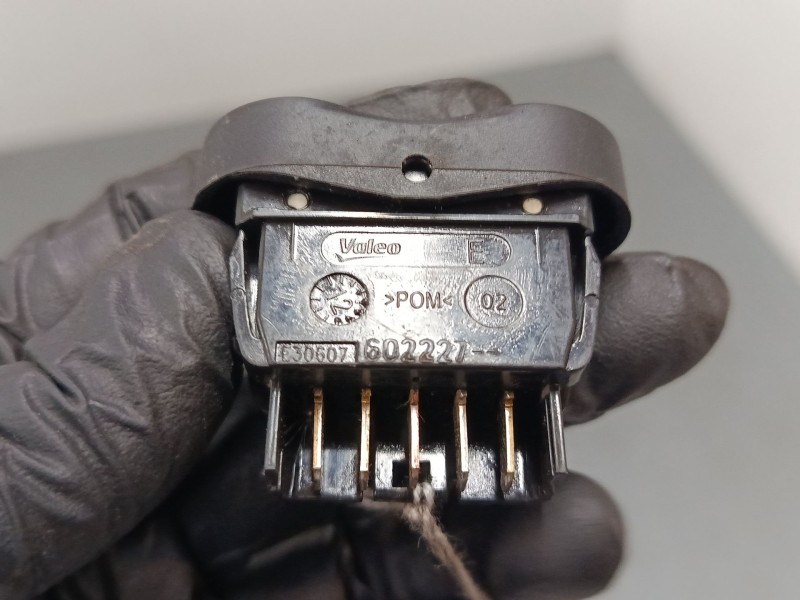 Recambio de mando elevalunas delantero izquierdo para dacia sandero (bs_) 1.2 16v referencia OEM IAM   