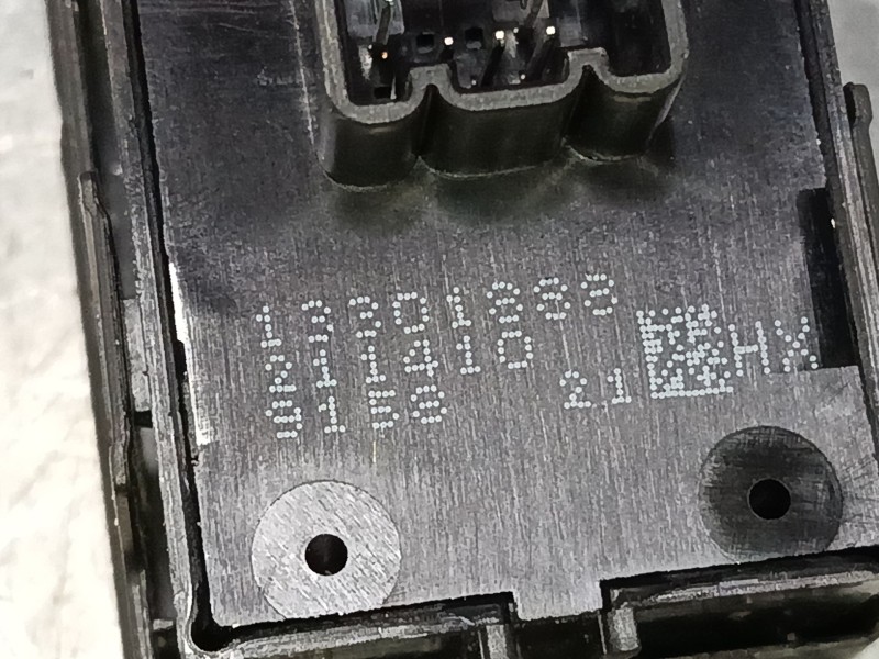 Recambio de mando elevalunas trasero derecho para opel insignia a sports tourer (g09) 2.0 cdti (35) referencia OEM IAM 13301888 