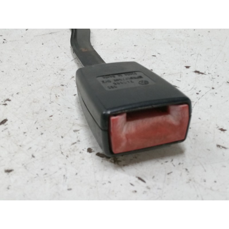 Recambio de anclaje cinturon delantero derecho para seat toledo iii (5p2) 2.0 tdi 16v referencia OEM IAM 5P0857756E  