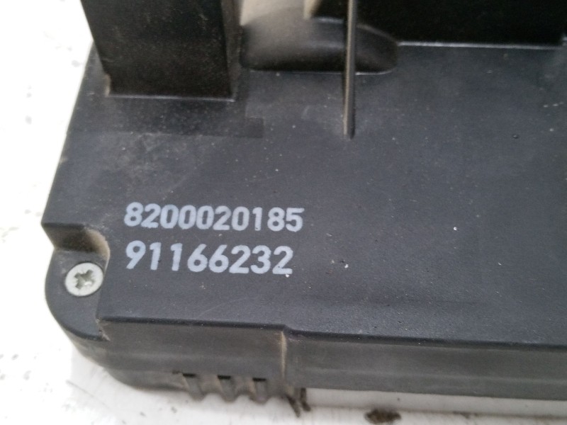 Recambio de cerradura puerta corredera derecha para renault trafic ii furgoneta (fl) 1.9 dci 100 (fl0c) referencia OEM IAM 82000