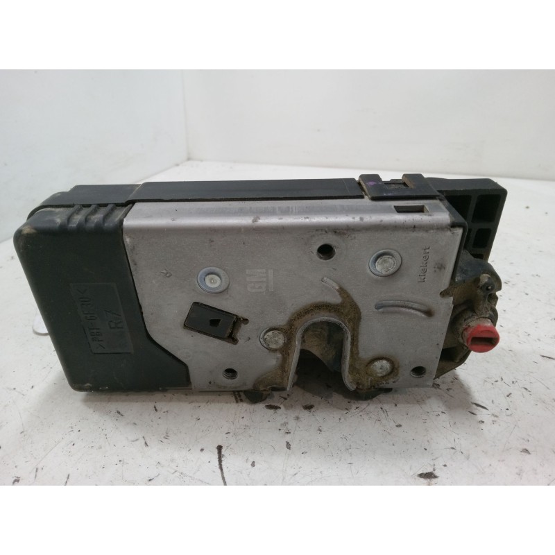 Recambio de cerradura puerta corredera derecha para renault trafic ii furgoneta (fl) 1.9 dci 100 (fl0c) referencia OEM IAM 82000