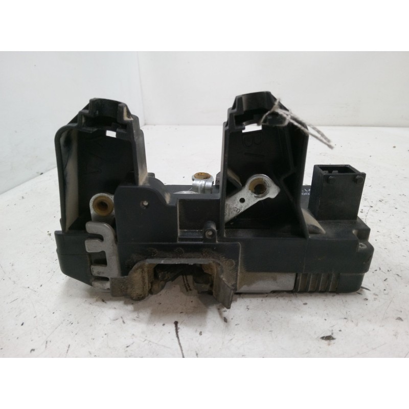 Recambio de cerradura puerta corredera derecha para renault trafic ii furgoneta (fl) 1.9 dci 100 (fl0c) referencia OEM IAM 82000