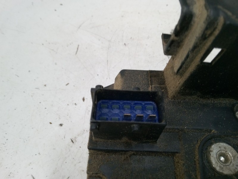 Recambio de cerradura puerta delantera derecha para renault trafic ii furgoneta (fl) 1.9 dci 100 (fl0c) referencia OEM IAM 82000