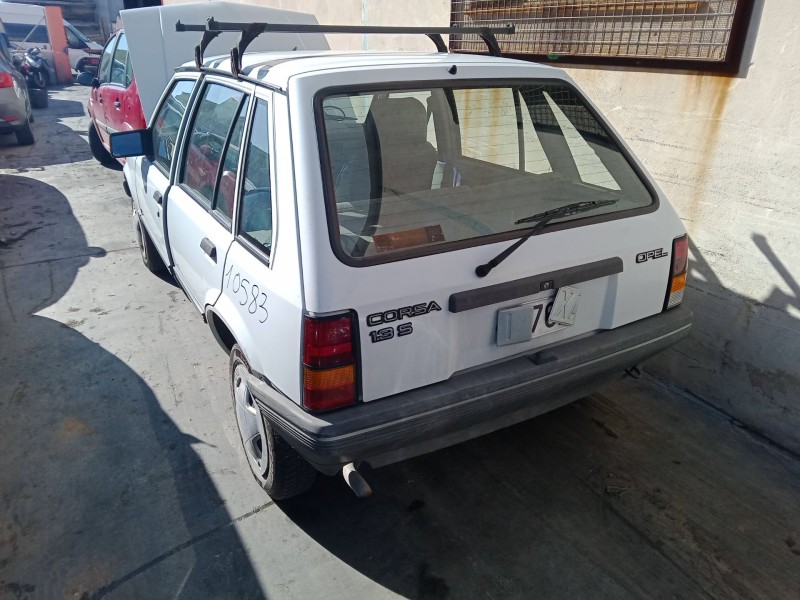 opel corsa a hatchback (s83) del año 1989