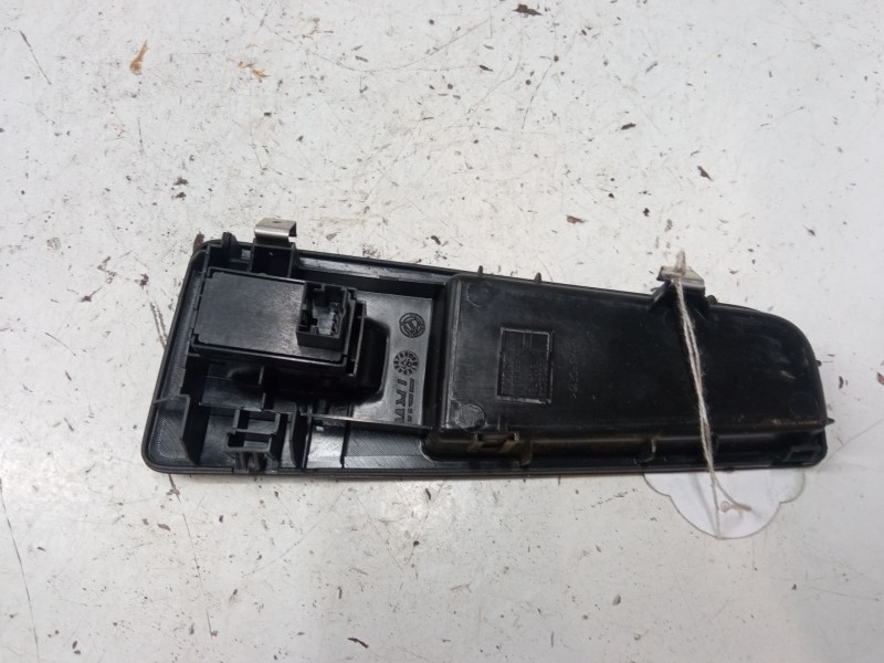 Recambio de mando elevalunas delantero derecho para fiat bravo ii (198_) 1.9 d multijet (198axb1a) referencia OEM IAM 735380448 