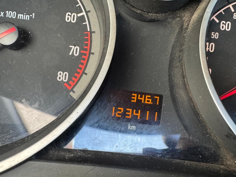 opel astra h (a04) del año 2009