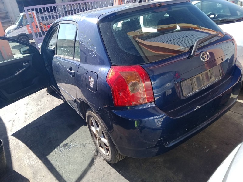 toyota corolla (_e12_) del año 2004