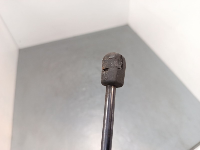 Recambio de amortiguadores capo para opel insignia a sports tourer (g09) 2.0 cdti (35) referencia OEM IAM 13252173  