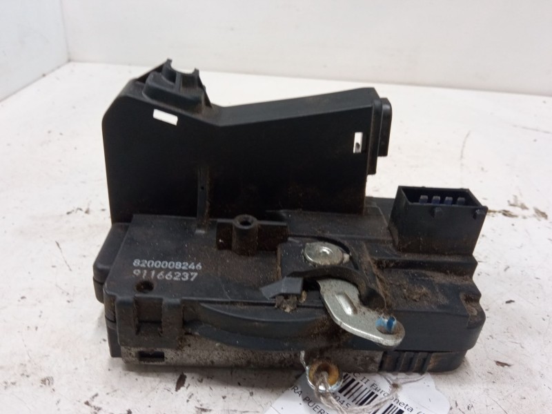 Recambio de cerradura puerta delantera izquierda para renault trafic ii furgoneta (fl) 1.9 dci 100 (fl0c) referencia OEM IAM 820