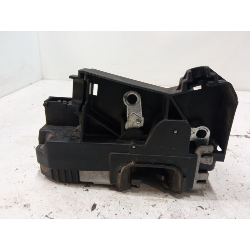 Recambio de cerradura puerta delantera izquierda para renault trafic ii furgoneta (fl) 1.9 dci 100 (fl0c) referencia OEM IAM 820
