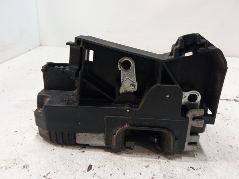 Recambio de cerradura puerta delantera izquierda para renault trafic ii furgoneta (fl) 1.9 dci 100 (fl0c) referencia OEM IAM 820