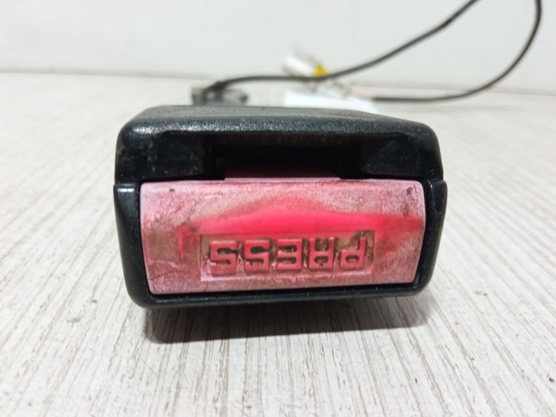 Recambio de anclaje cinturon delantero izquierdo para citroën c4 i (lc_) 1.6 hdi referencia OEM IAM B9132E123  